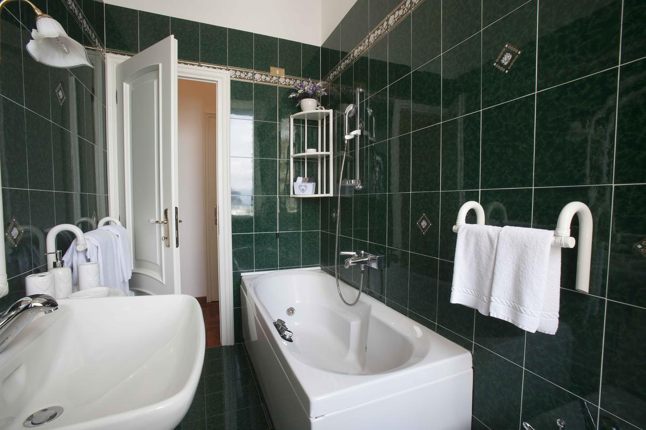 Lord Nelson Hotell Chiavari Eksteriør bilde